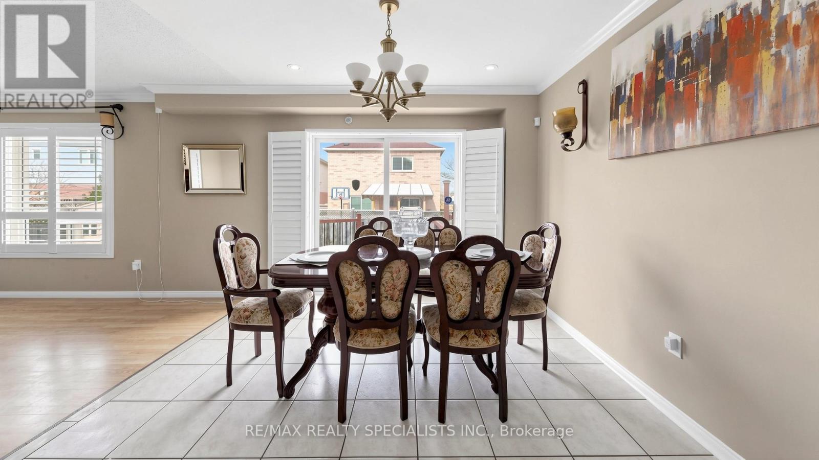 193 QUEEN MARY DRIVE - 12