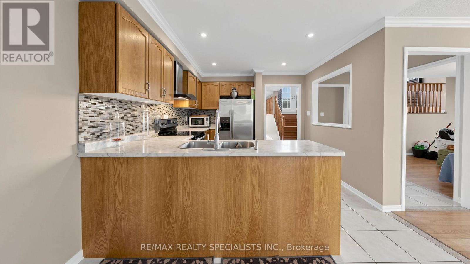 193 QUEEN MARY DRIVE - 13