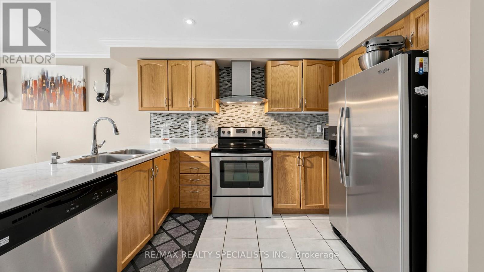193 QUEEN MARY DRIVE - 14