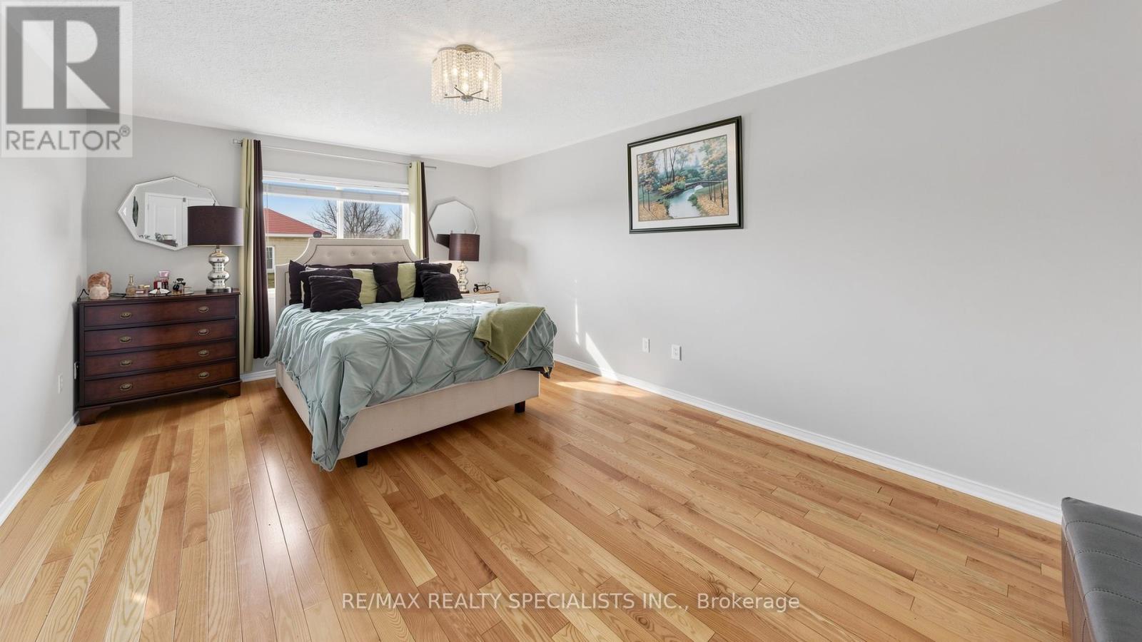 193 QUEEN MARY DRIVE - 26
