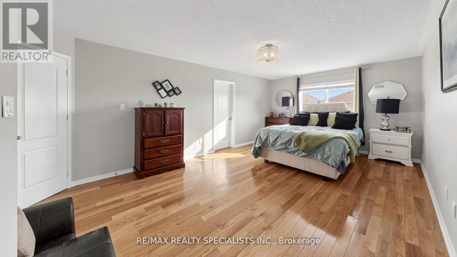 193 QUEEN MARY DRIVE - 27