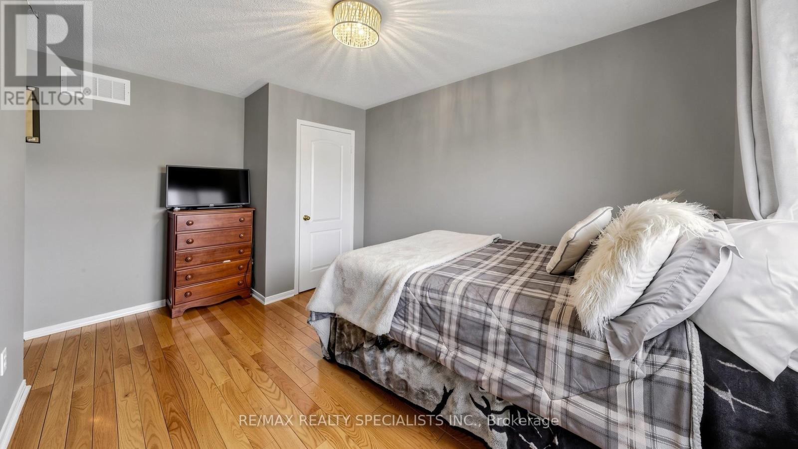 193 QUEEN MARY DRIVE - Image 32