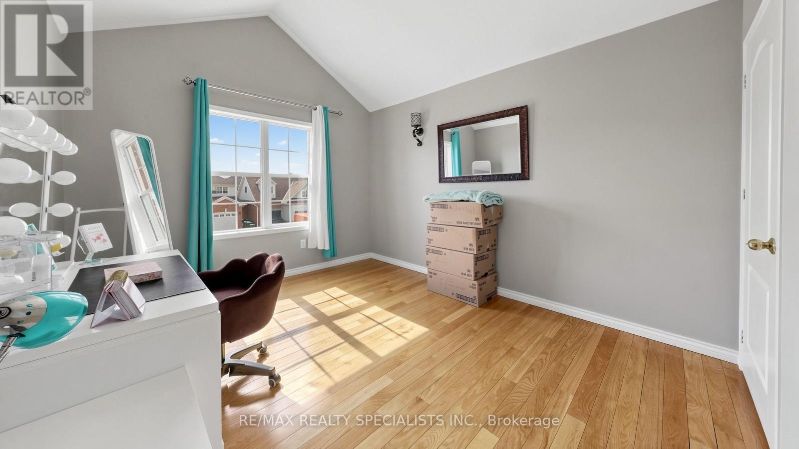 193 QUEEN MARY DRIVE - 35