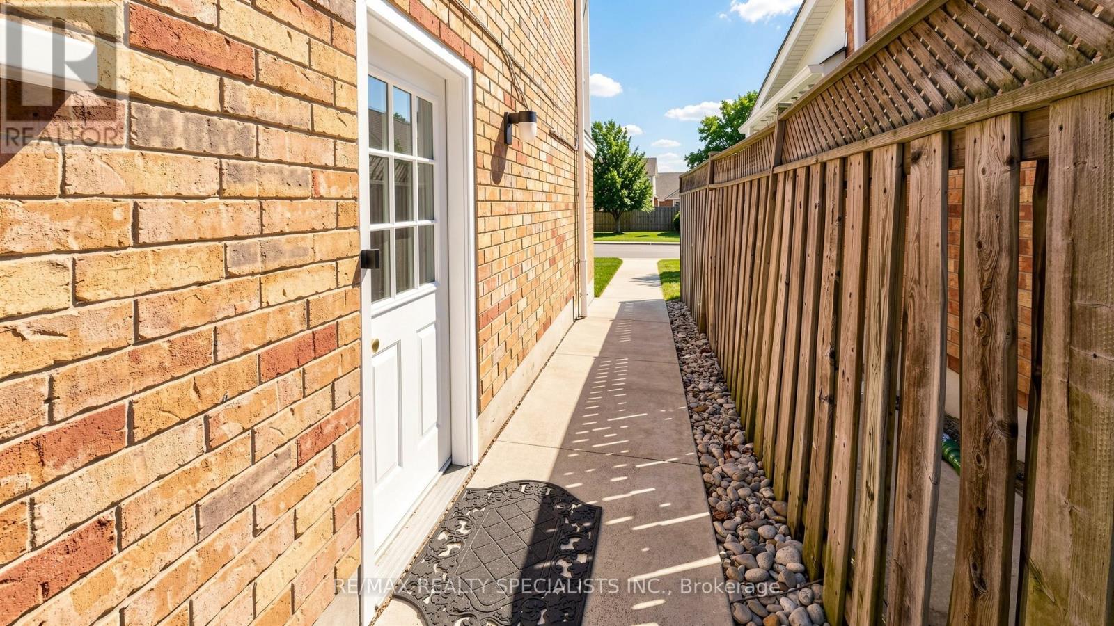 193 QUEEN MARY DRIVE - 45