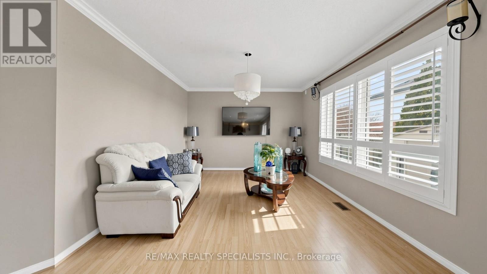 193 QUEEN MARY DRIVE - Image 8
