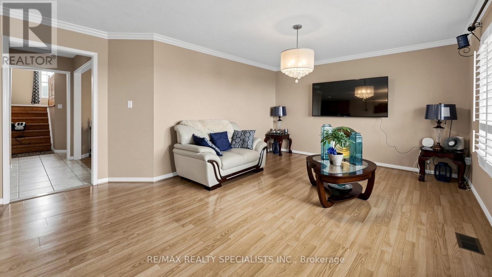 193 QUEEN MARY DRIVE - 9