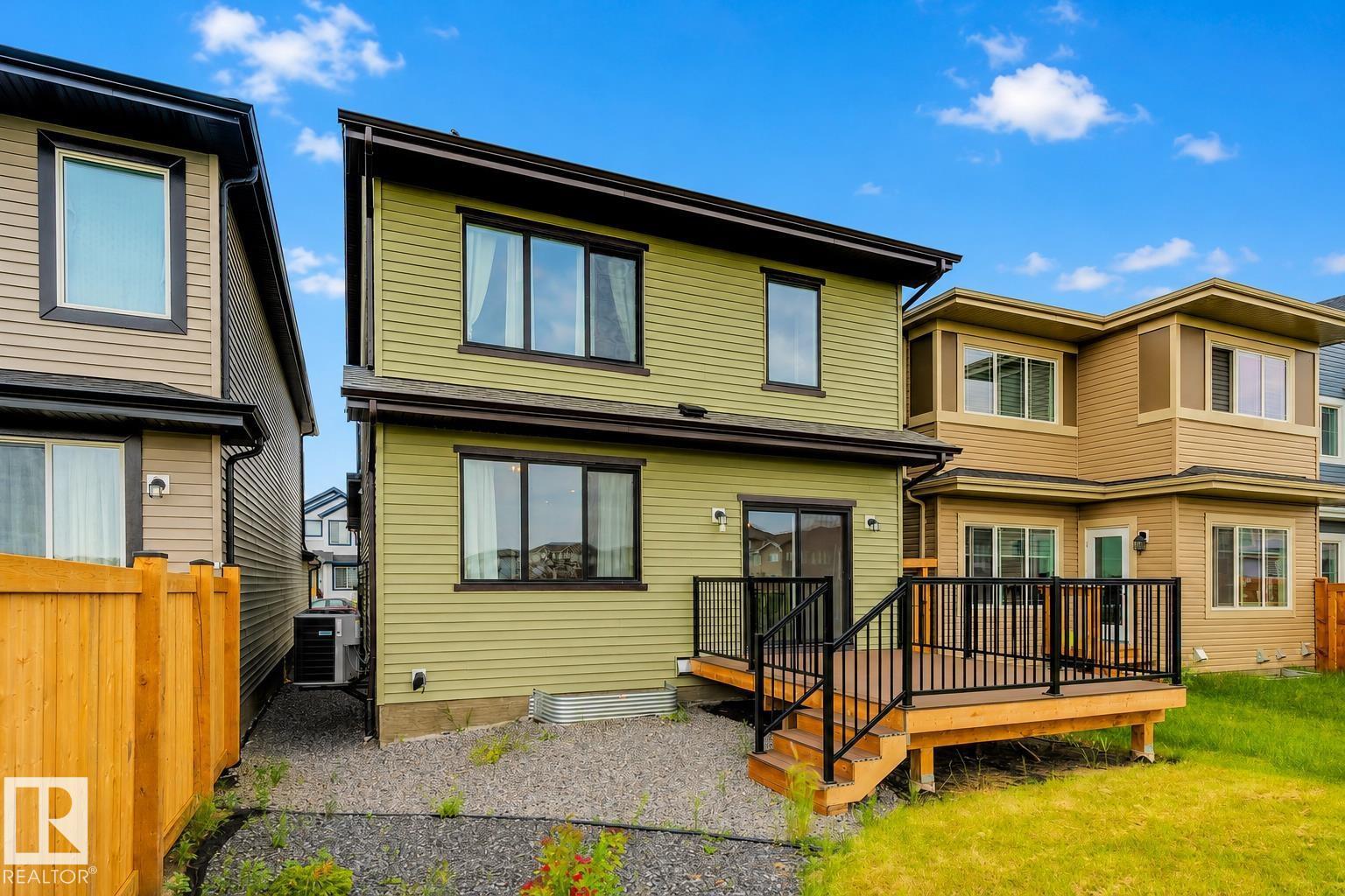 15666 18 AV SW - 16