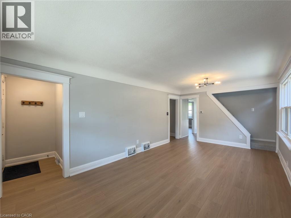 97 CROSTHWAITE Avenue N - 8