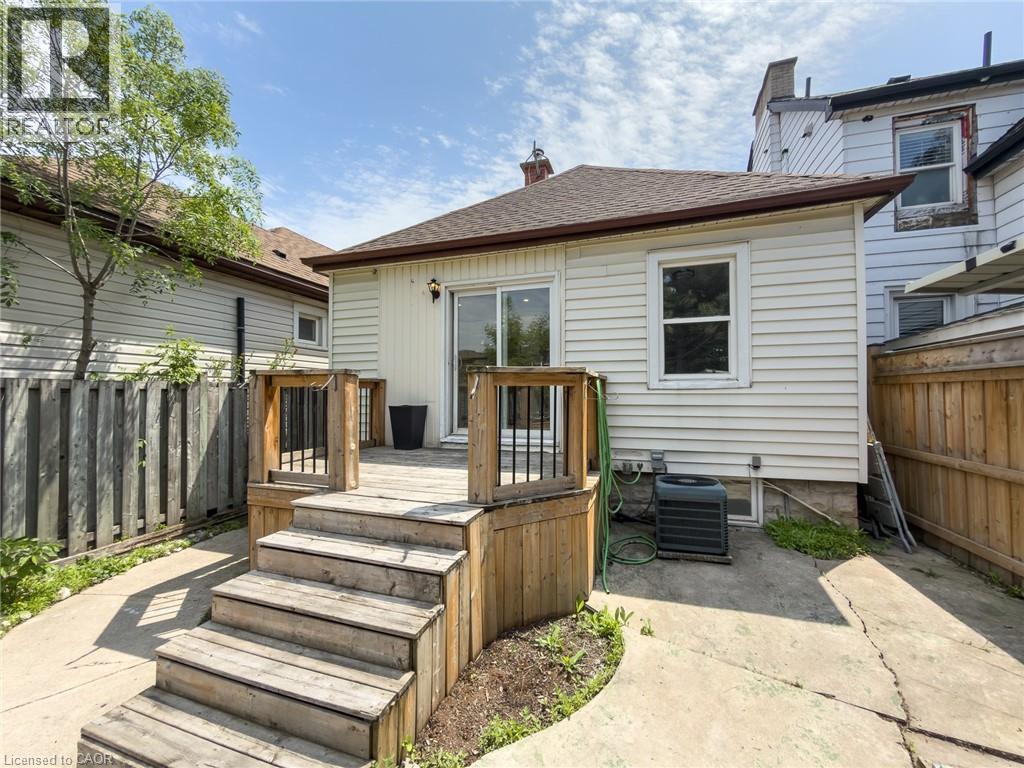 97 CROSTHWAITE Avenue N - 34