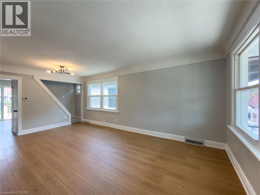 97 CROSTHWAITE Avenue N - 10