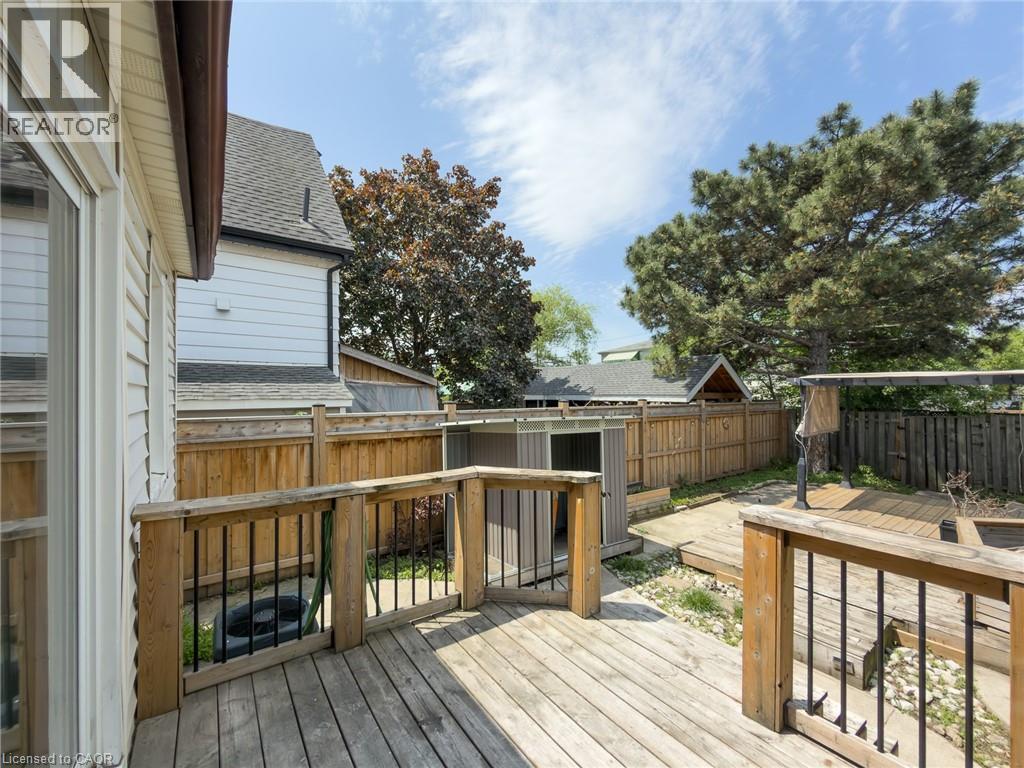 97 CROSTHWAITE Avenue N - 33