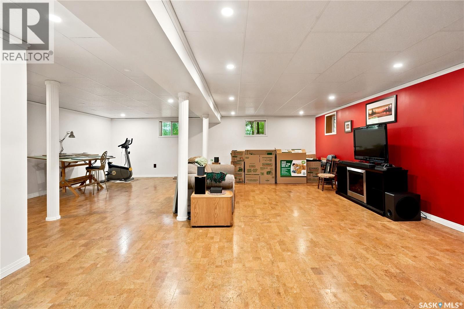 21 Meadow ROAD - Image 33