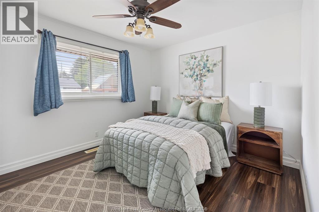 850 GREENDALE DRIVE - 19
