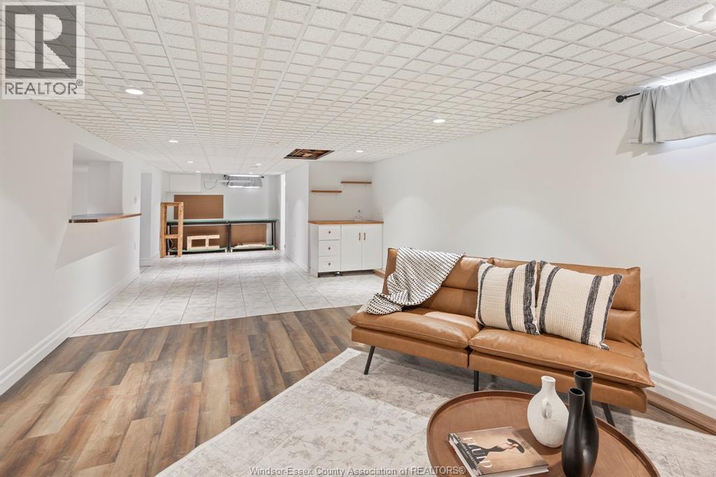 850 GREENDALE DRIVE - 25
