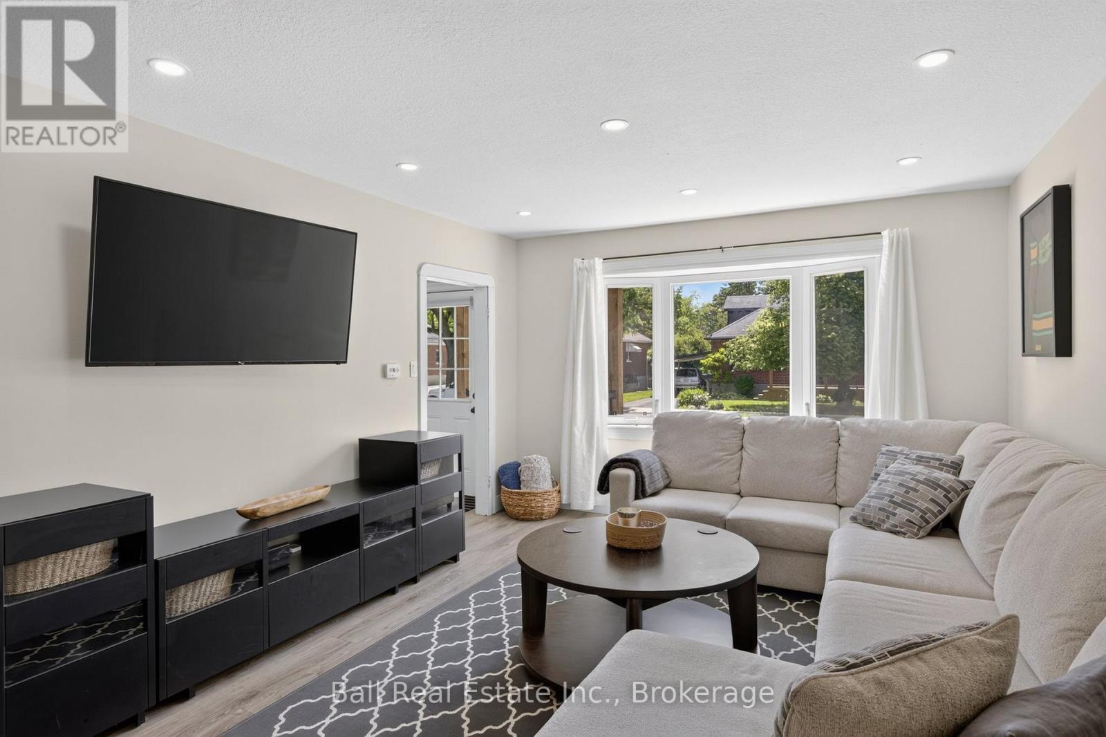 246 KING GEORGE STREET - 6