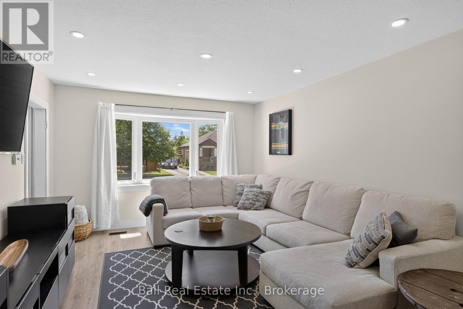 246 KING GEORGE STREET - 7