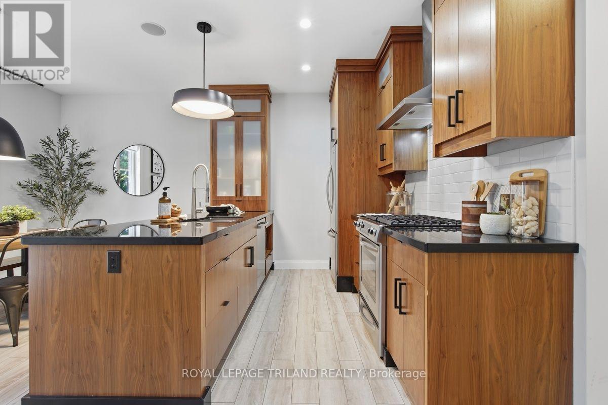 #4 433 HYDE PARK ROAD - Image 12