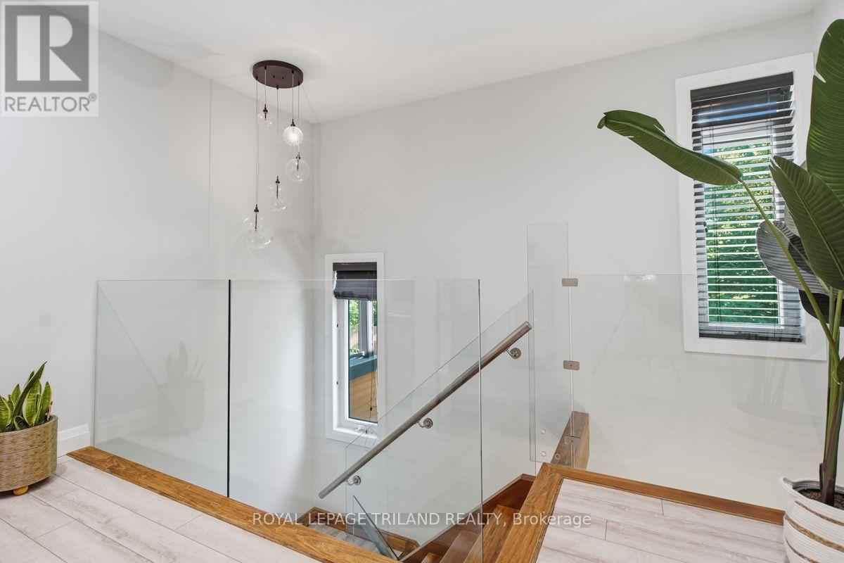 #4 433 HYDE PARK ROAD - Image 18