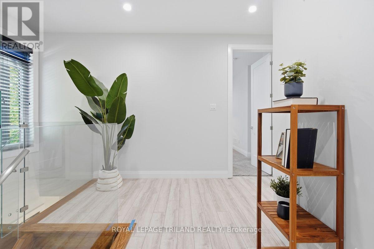 #4 433 HYDE PARK ROAD - Image 19