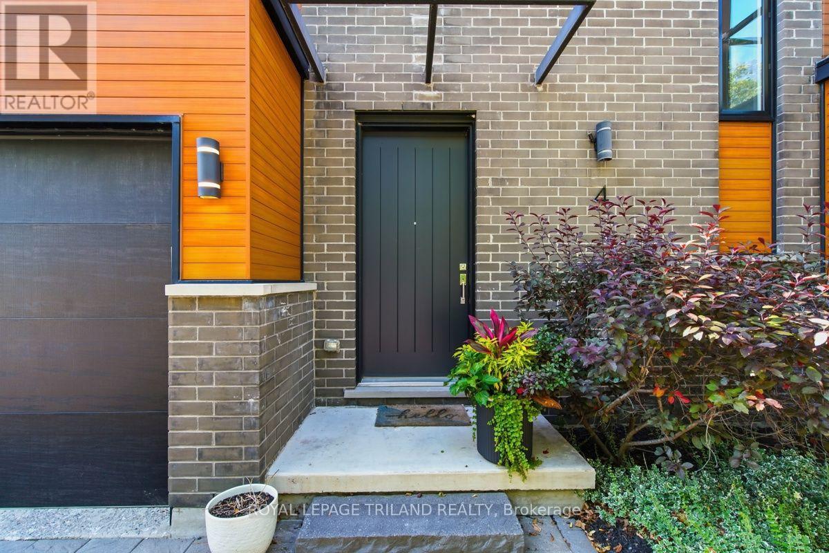 #4 433 HYDE PARK ROAD - 2