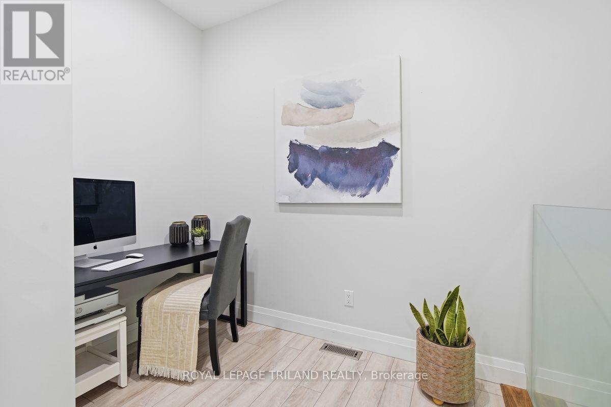#4 433 HYDE PARK ROAD - Image 20