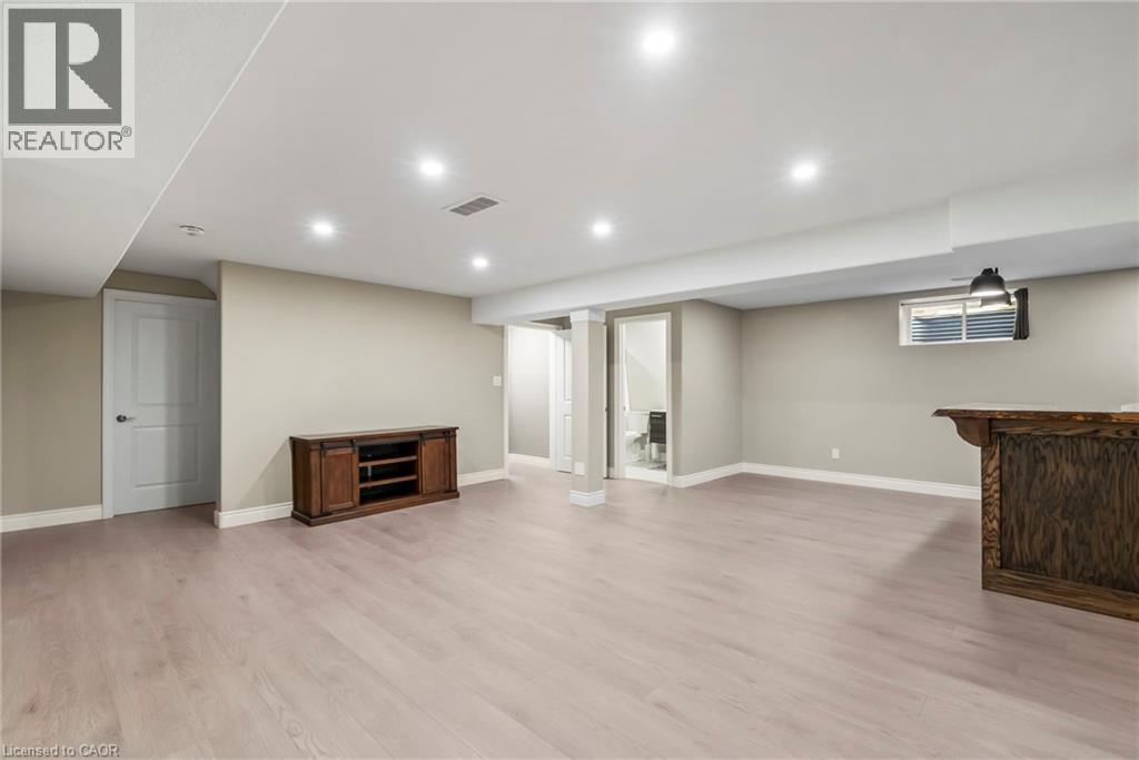 86 FORBES Crescent - 32