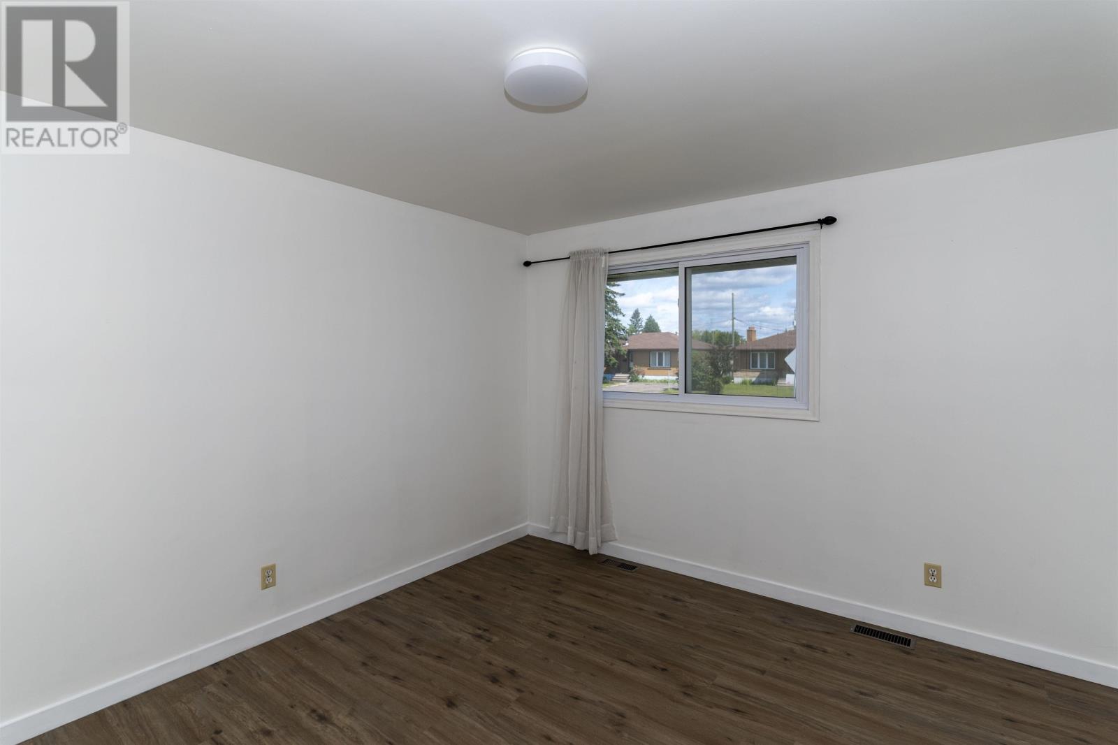 400 Victoria AVE W - Image 21