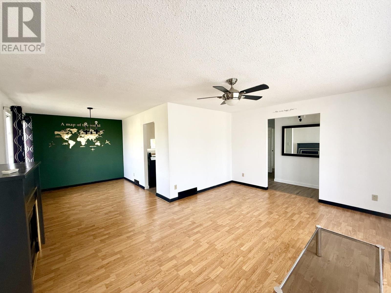 400 Victoria AVE W - 12