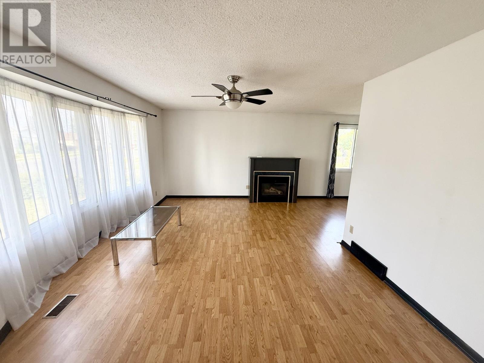 400 Victoria AVE W - 15