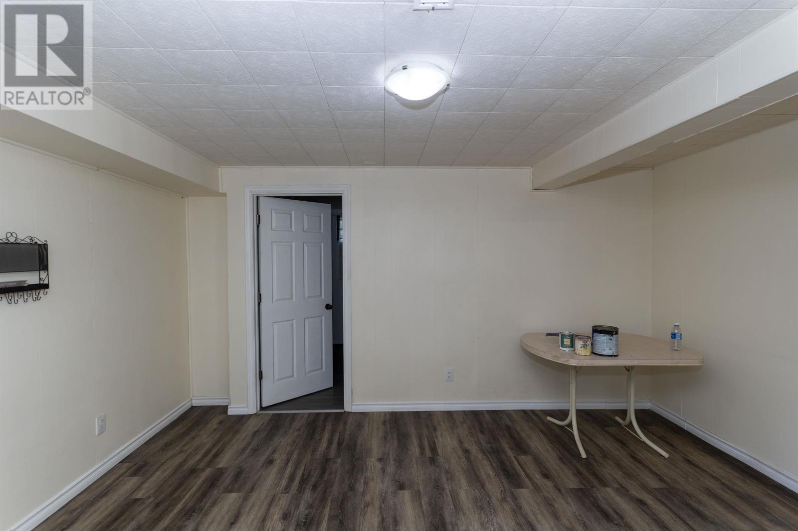 400 Victoria AVE W - 36