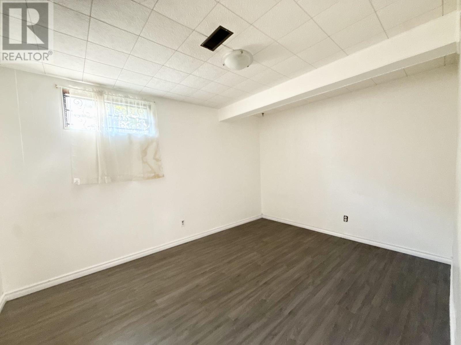 400 Victoria AVE W - 38