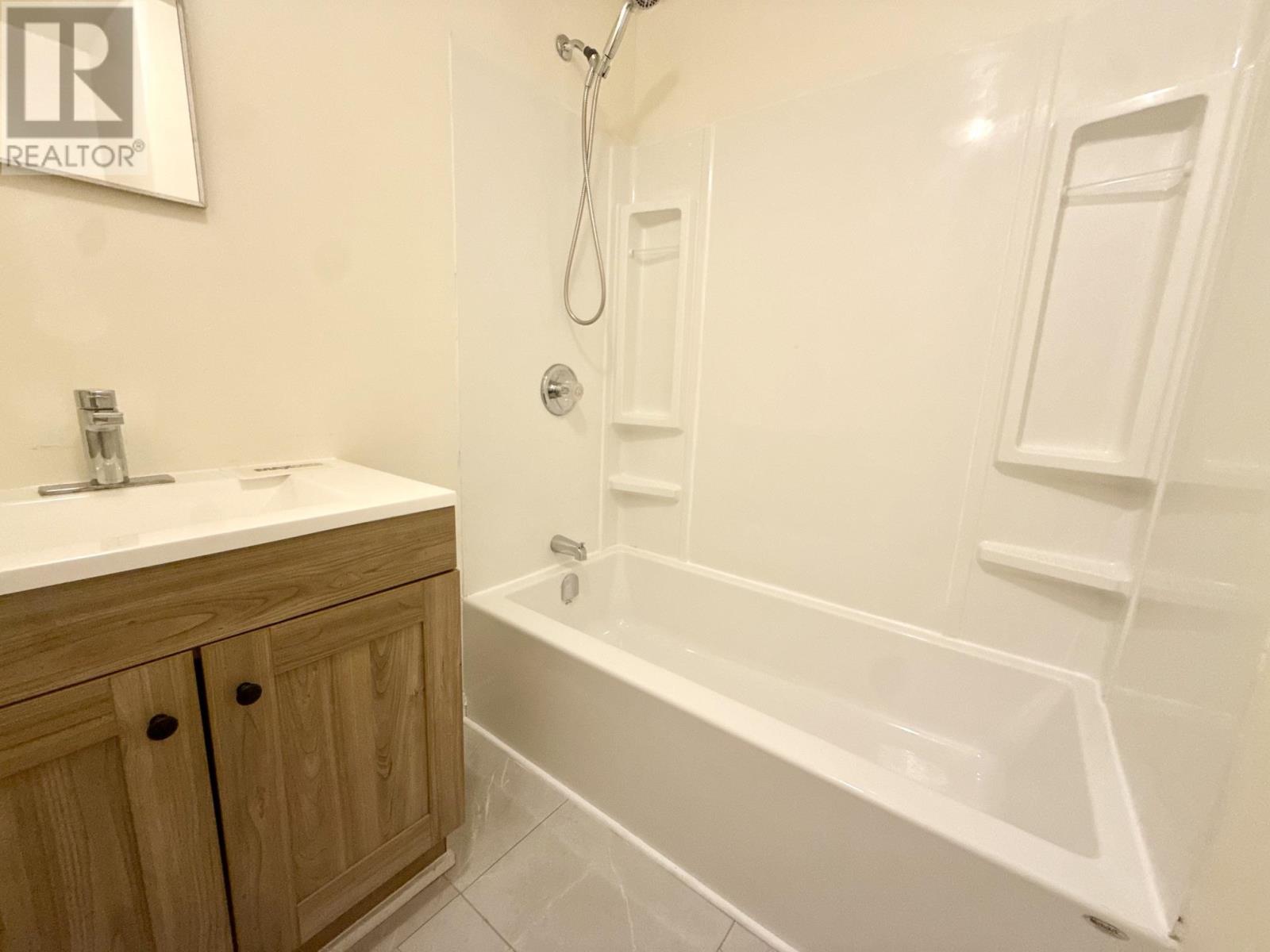 400 Victoria AVE W - Image 32