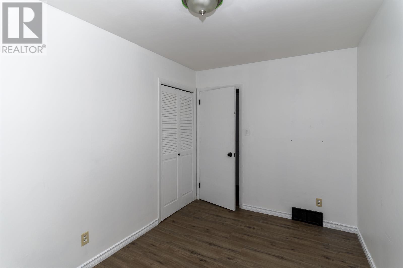 400 Victoria AVE W - 27