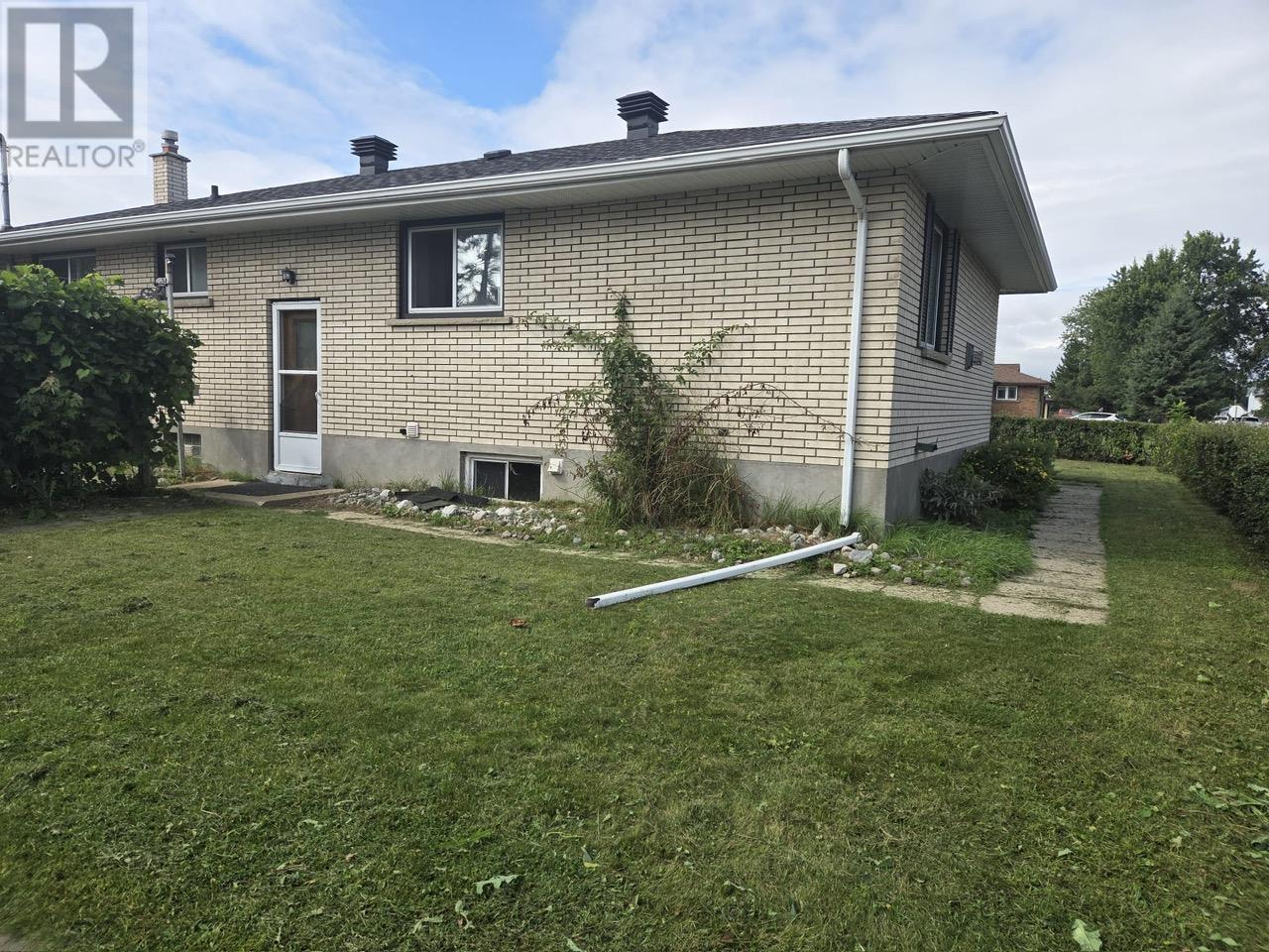400 Victoria AVE W - 45
