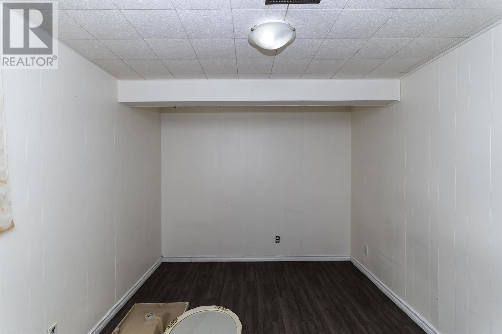 400 Victoria AVE W - Image 40