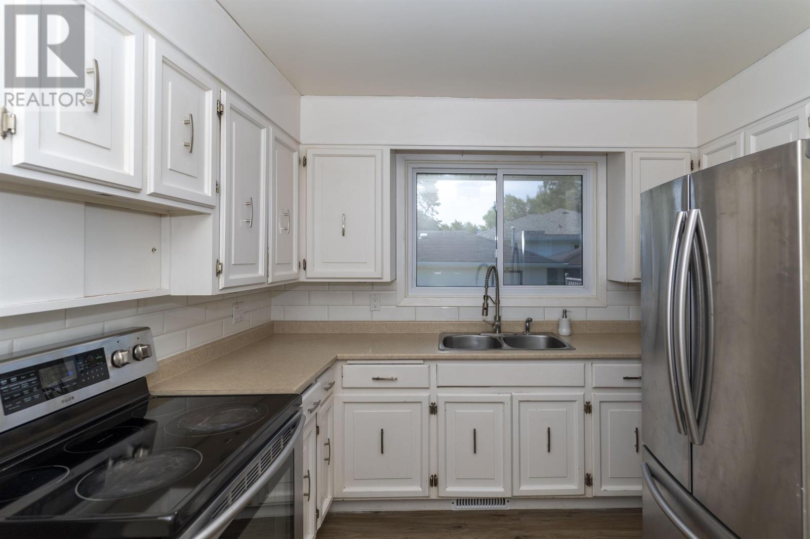 400 Victoria AVE W - Image 10