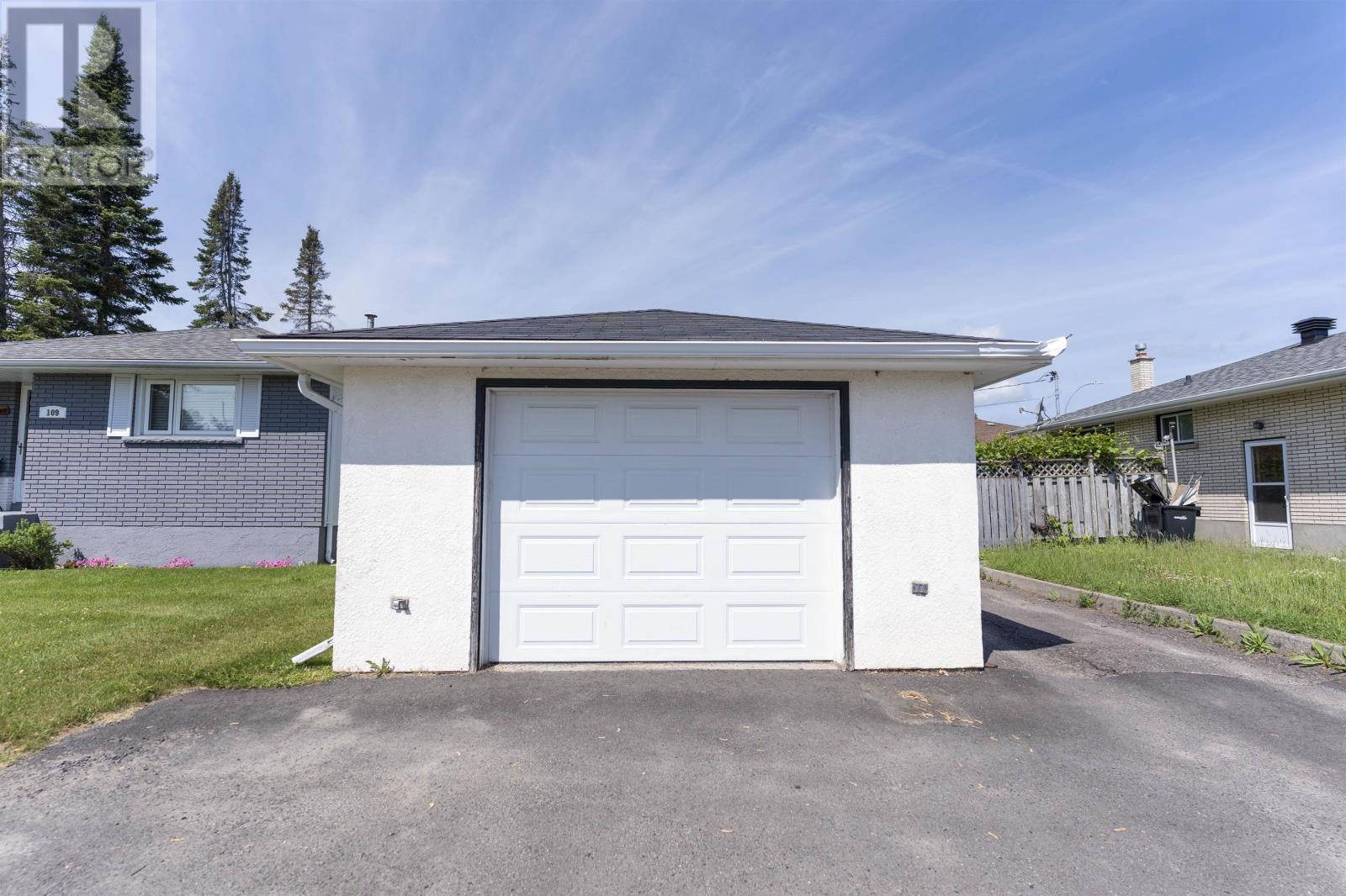 400 Victoria AVE W - Image 44
