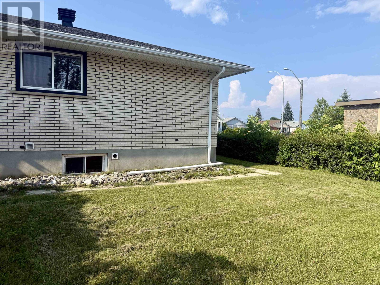 400 Victoria AVE W - 48