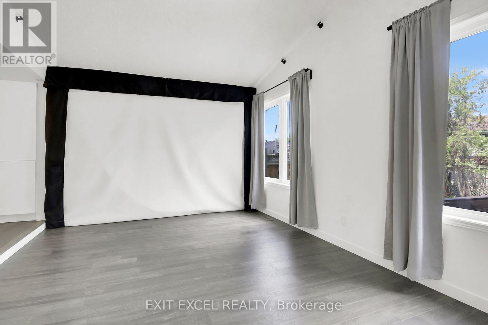 25 UXBRIDGE CRESCENT - 11