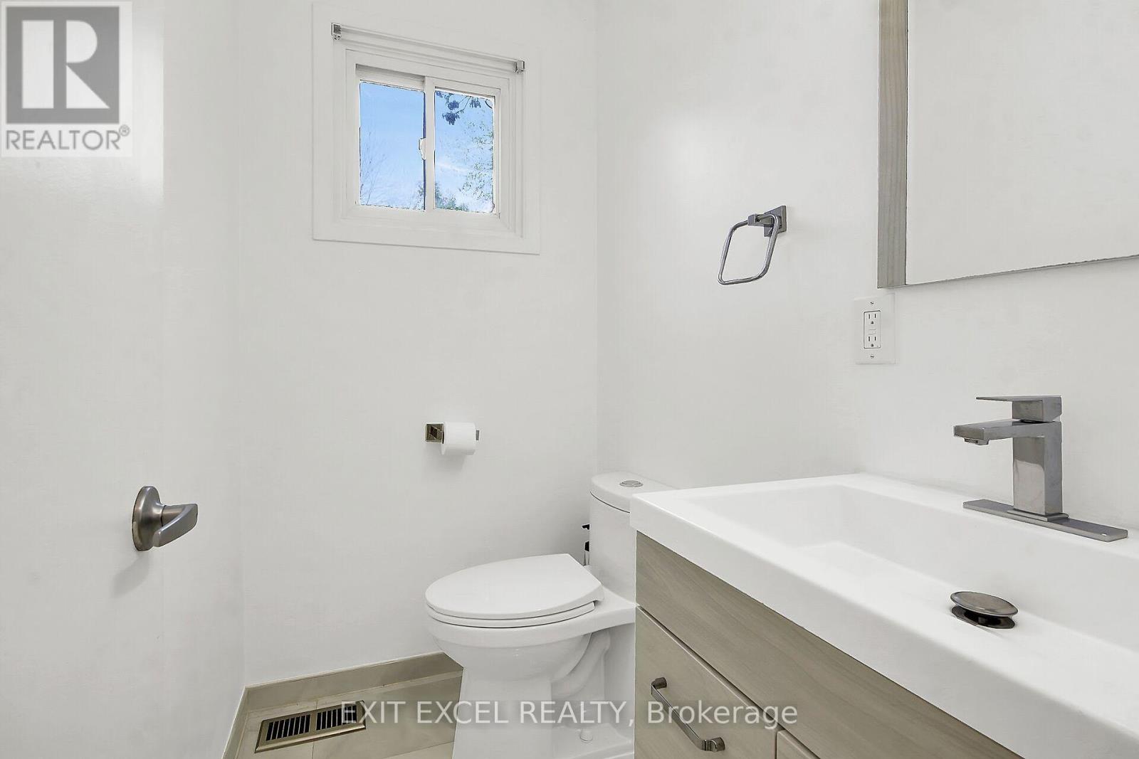 25 UXBRIDGE CRESCENT - 12