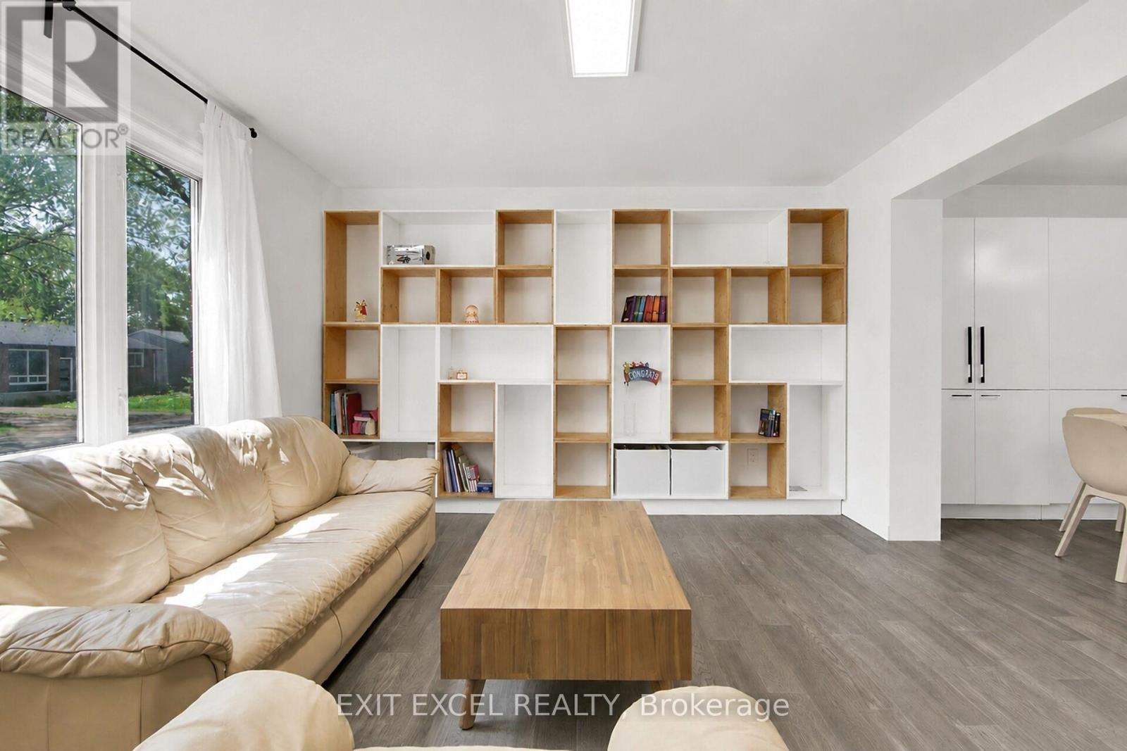 25 UXBRIDGE CRESCENT - 2