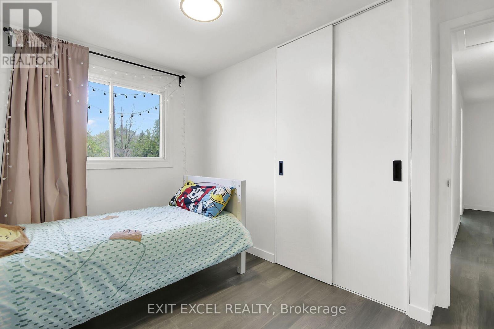 25 UXBRIDGE CRESCENT - 22
