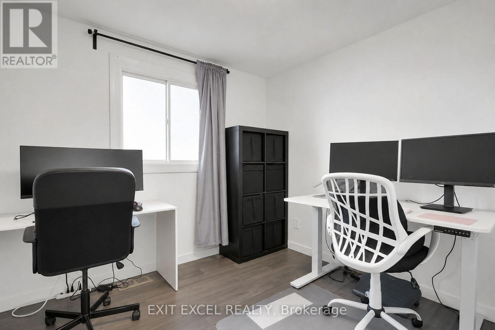 25 UXBRIDGE CRESCENT - 23