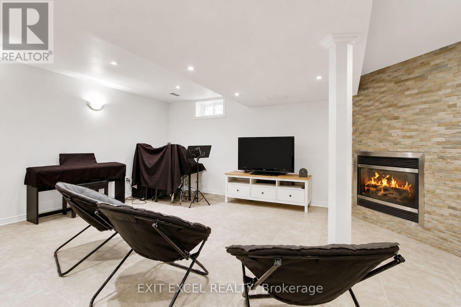 25 UXBRIDGE CRESCENT - Image 27