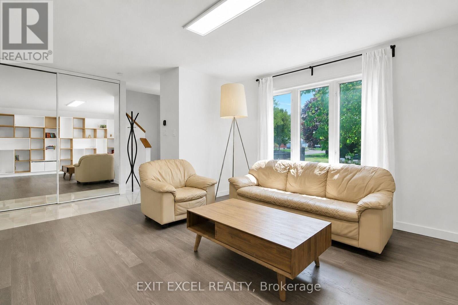 25 UXBRIDGE CRESCENT - 3