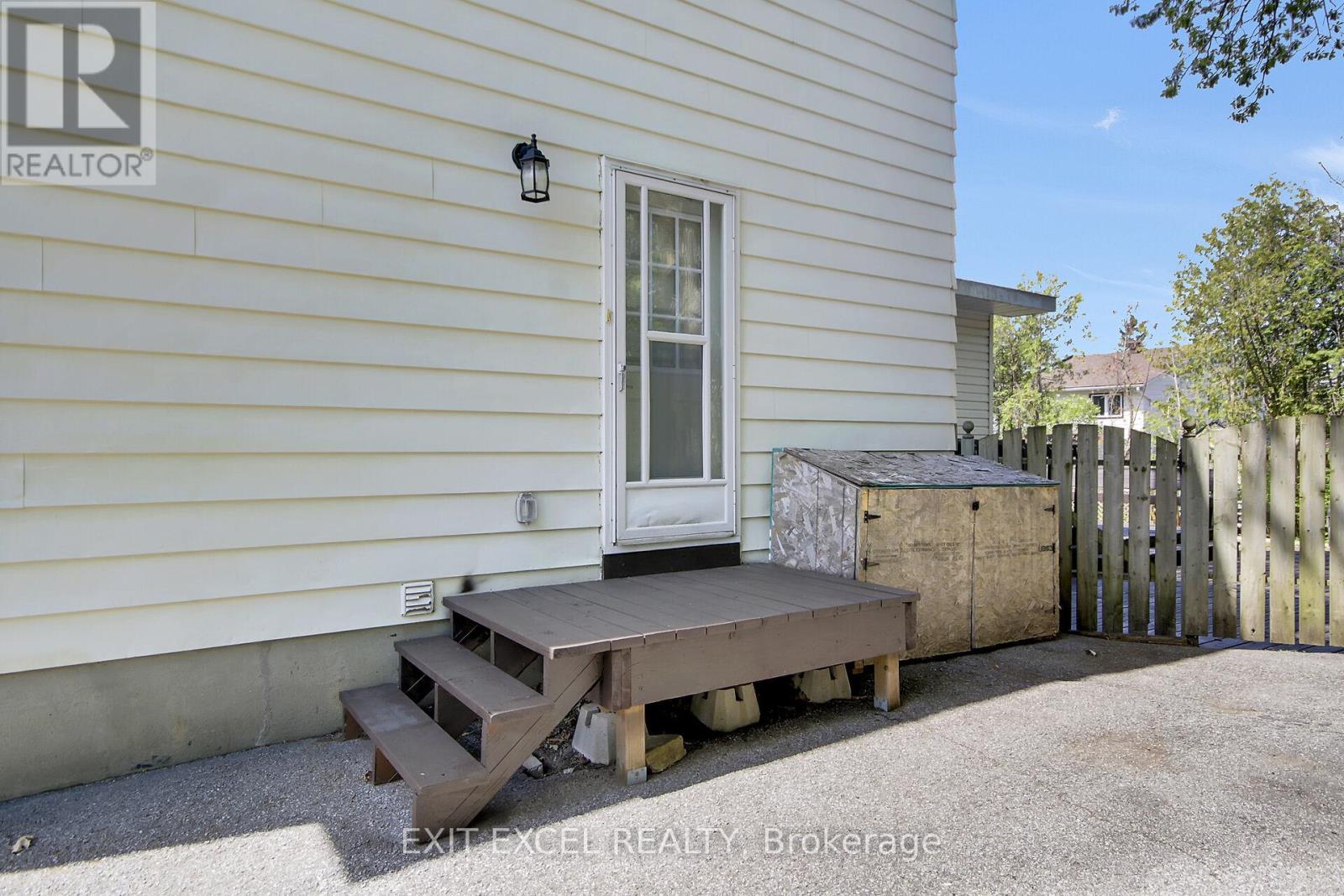 25 UXBRIDGE CRESCENT - Image 31