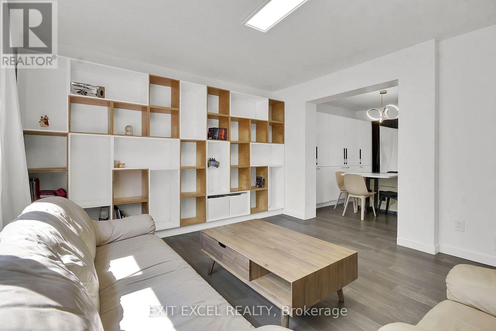 25 UXBRIDGE CRESCENT - 4