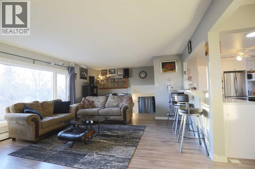 771 Dundas Street - 11
