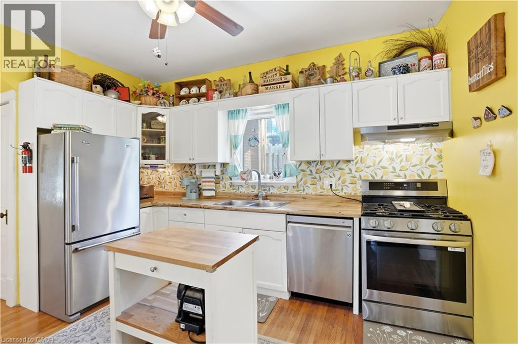 8 STRATHCONA Avenue - Image 13