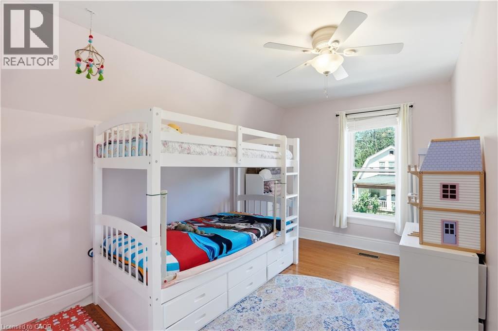 8 STRATHCONA Avenue - Image 24